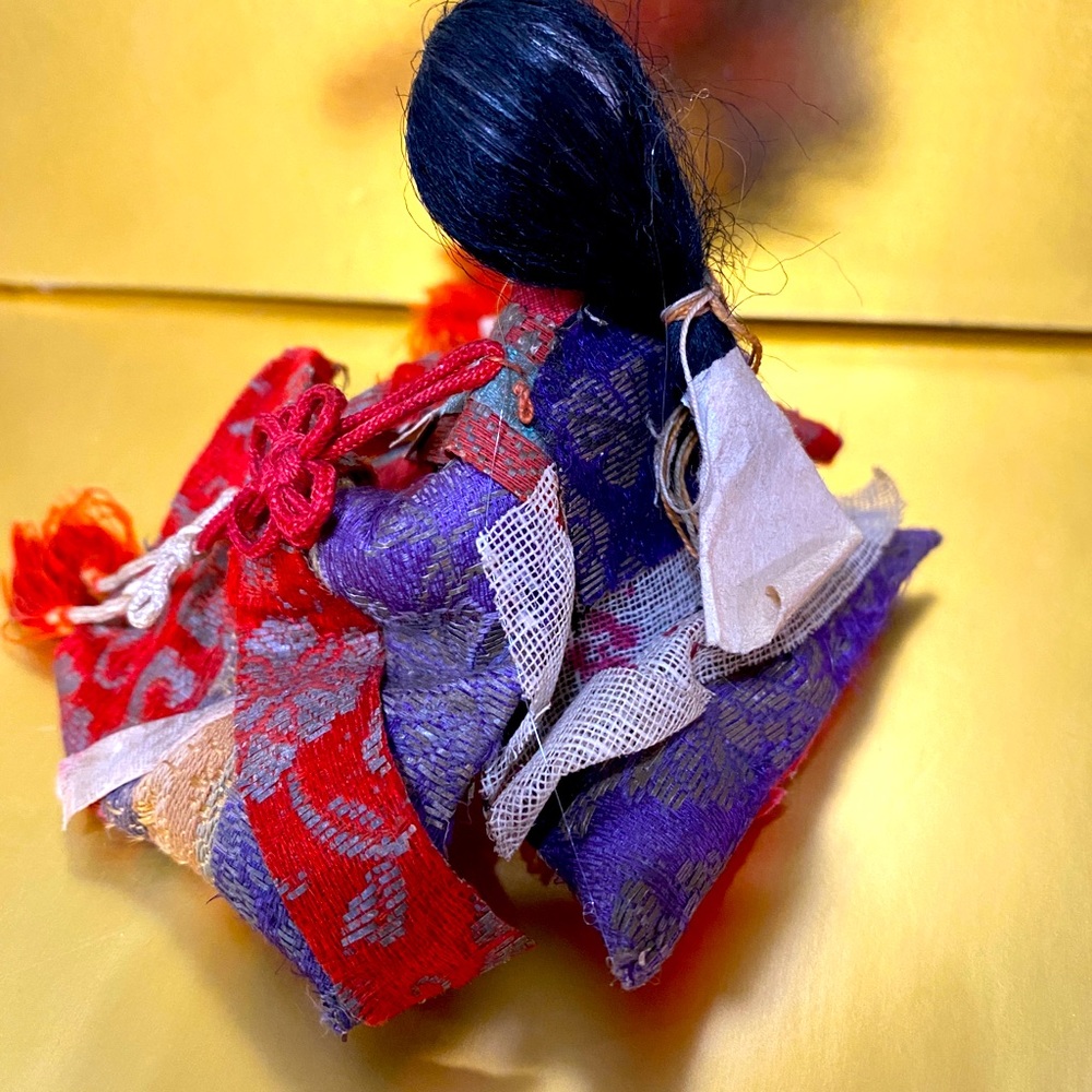 JAPANESE HINAMATSURI VINTAGE COLLECTIBLE DOLL FIGURE APPROX 4” - Picture 3 of 16